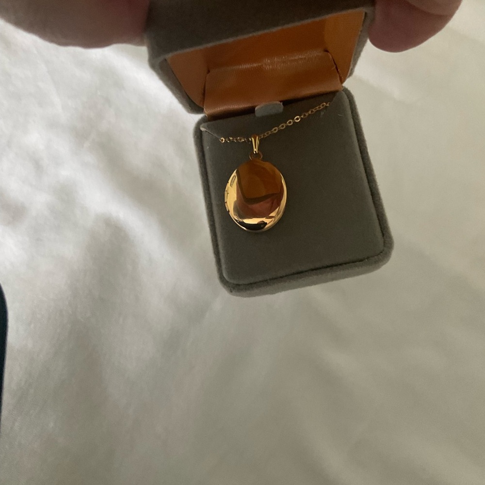 Vintage Kelly Waters Lustrous Gold overlay Oval Locket Necklace